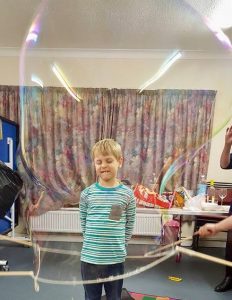 KIB-bubbleology-wand-inside-giant-bubble