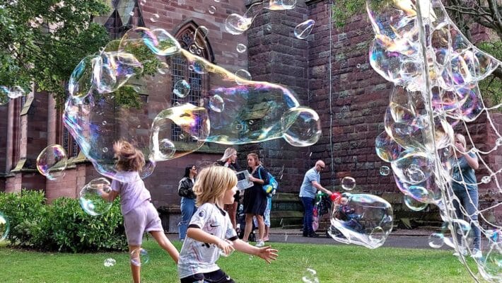 Children’s Party Entertainment, net bubbles caroline giant bubbles