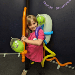 Holly-het-pack-alien-balloon-model-course