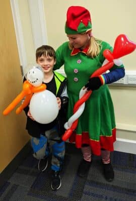 balloon maker kids party stonehouse Christmas Elf