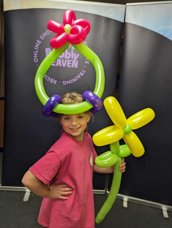 flower hat balloon. Bubble & balloon training.