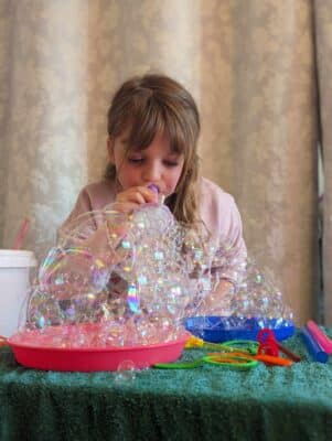 Bubble workshops for schools. Blowing bubble party foam sensory toy.