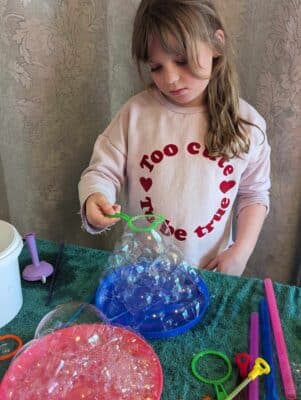 Bubble science, playing with bubble workshop for schools