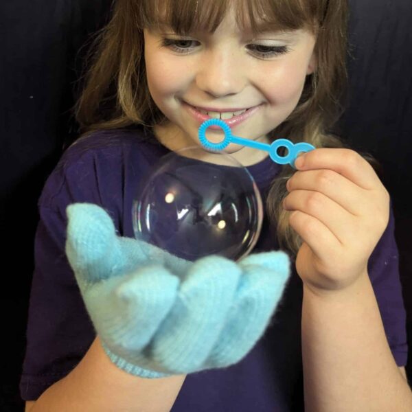 bouncing holding bubbles kit