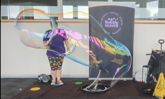 Giant bubble liquid