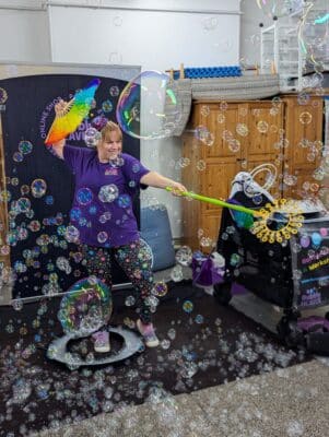 Children's entertainer. magic wand bubble show kids party entertainer. Bubble artist.