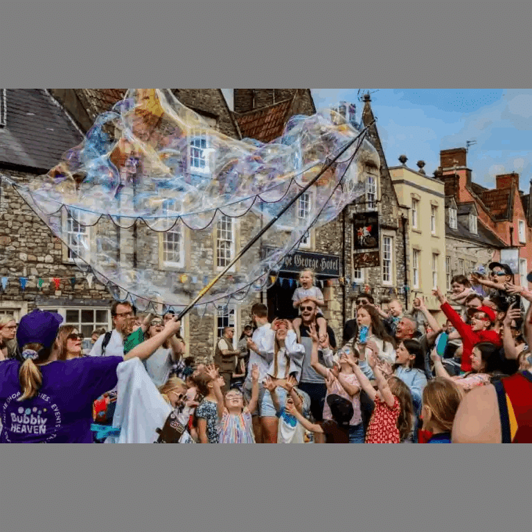 kids-entertainer-event-bubbles-Tetbury-1