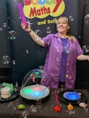 Science bubble workshop for kids parties, events and schools in Gloucestershire.