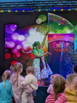 Live entertainment for family attractions, farm, safari and holiday parks in Midlands, Gloucestershire & South Wales.