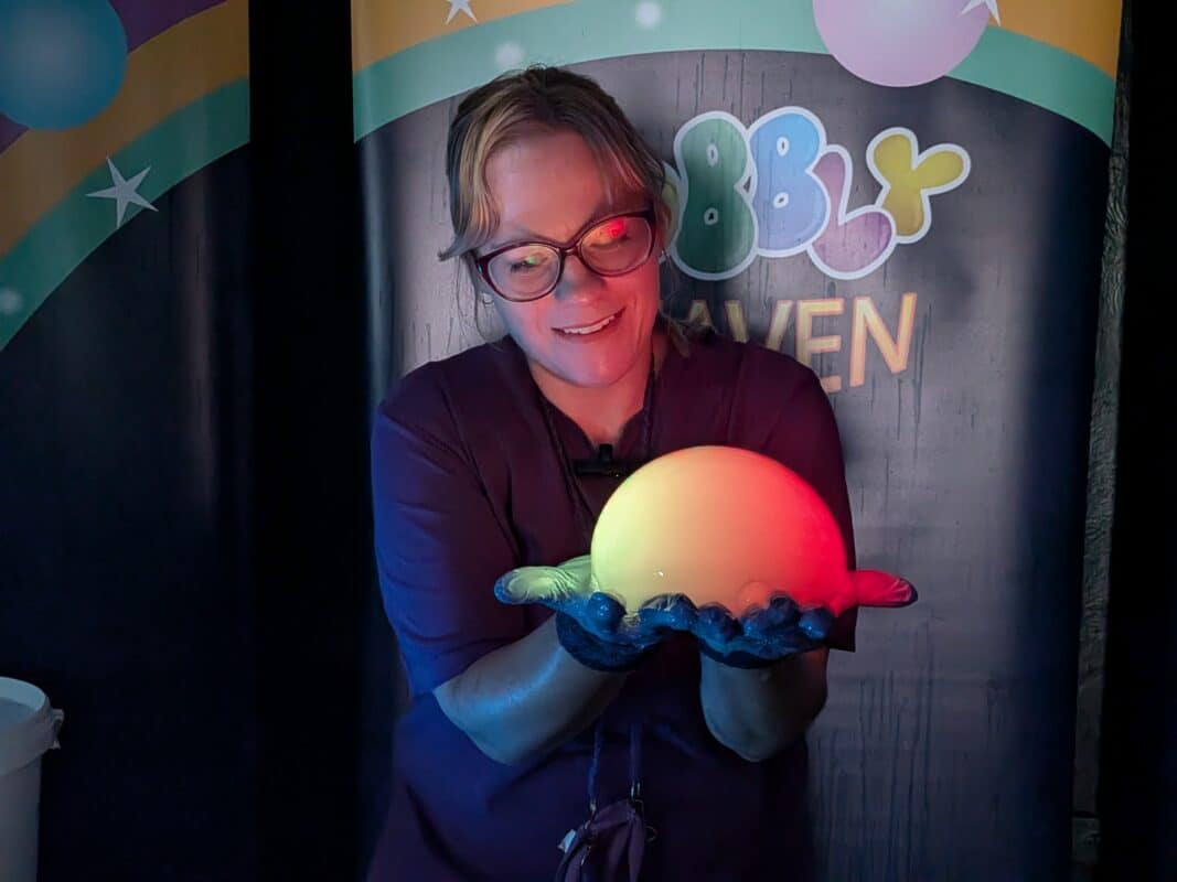 learn glowing bubbles and making bubbles colourful