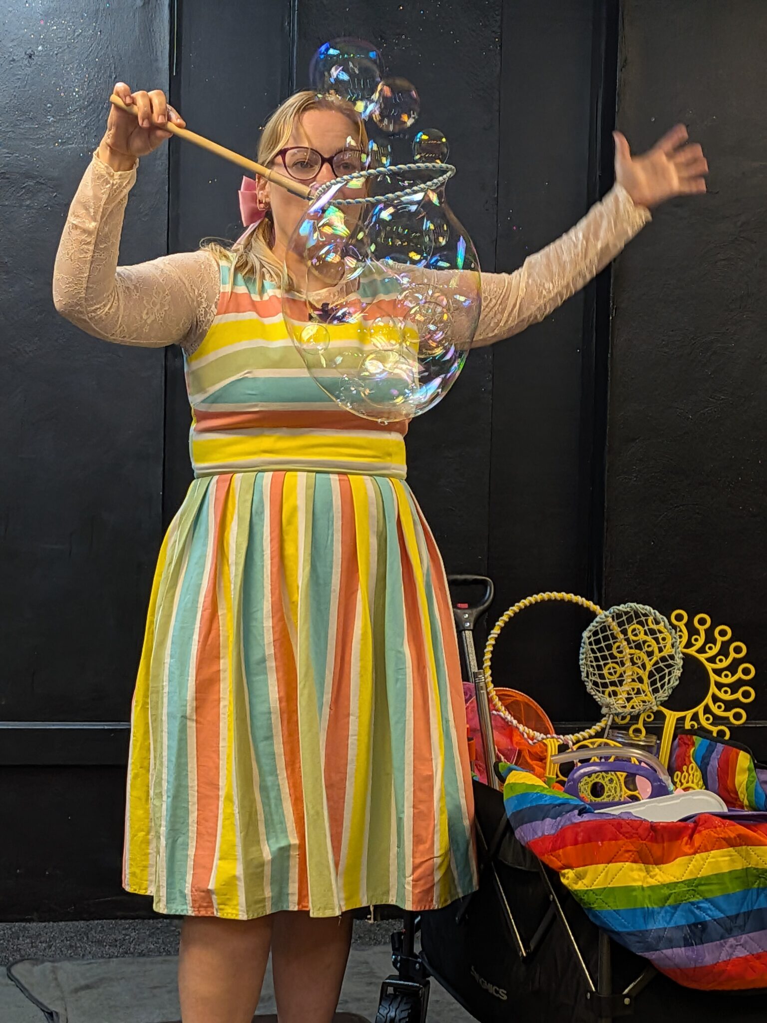 Bubble entertainer performing and teaching show tricks
